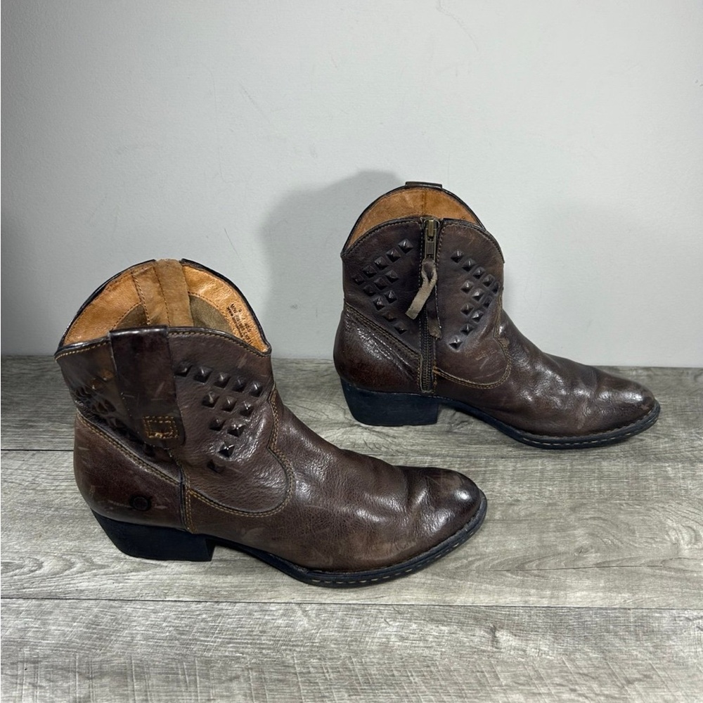 Women's Born W81993 Western Distressed Studded Ankle Riding Booties Boots Size 9